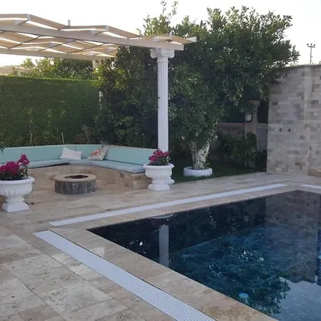 Villa 3+1 Mustakil Havuzlu *